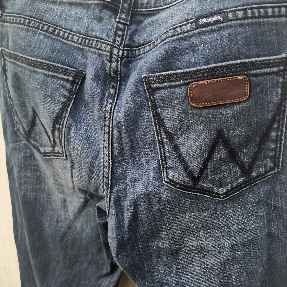 Ladies "Wrangler" Size 7x31, Blue MidRise, - Picture 6 of 7